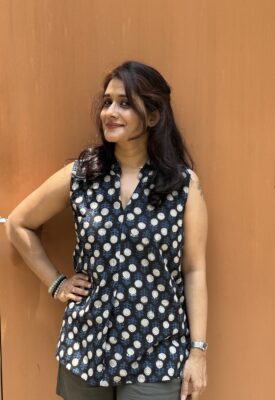Dark blue top in block printed cotton perfect for summer