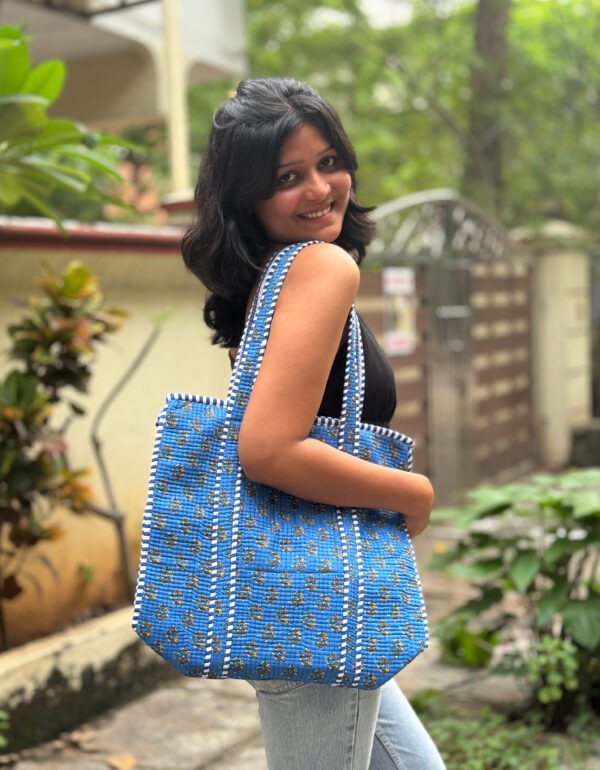 Quilted cotton tote bag blue